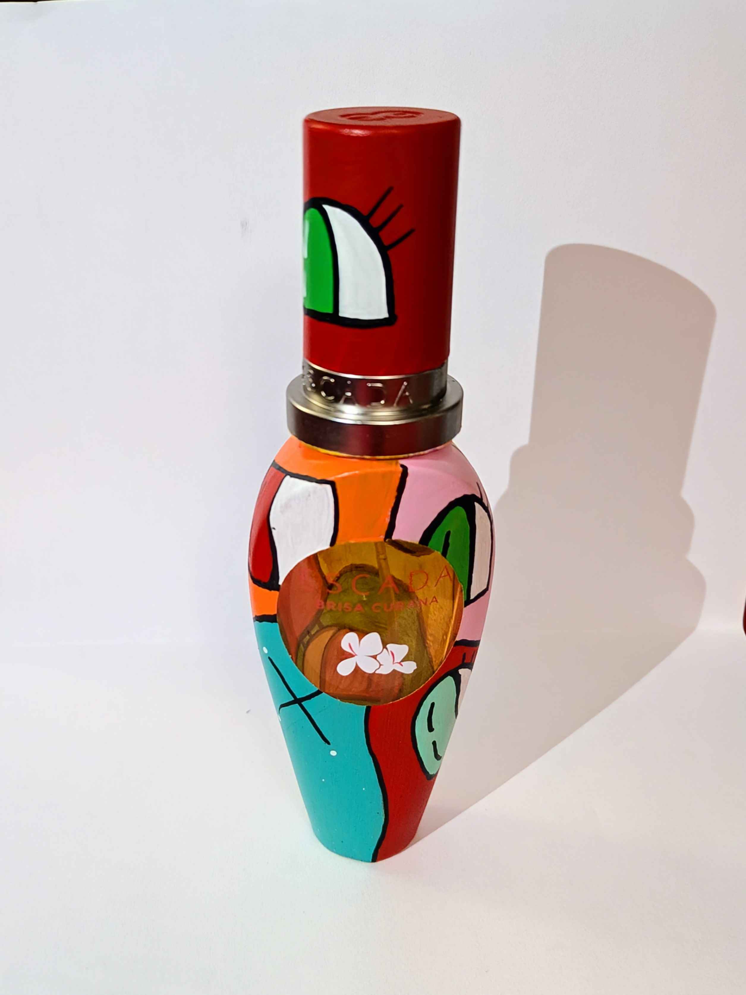 Bouteille de parfum ESCADA by BRISA CUBANA – Pièce unique peinte à la main