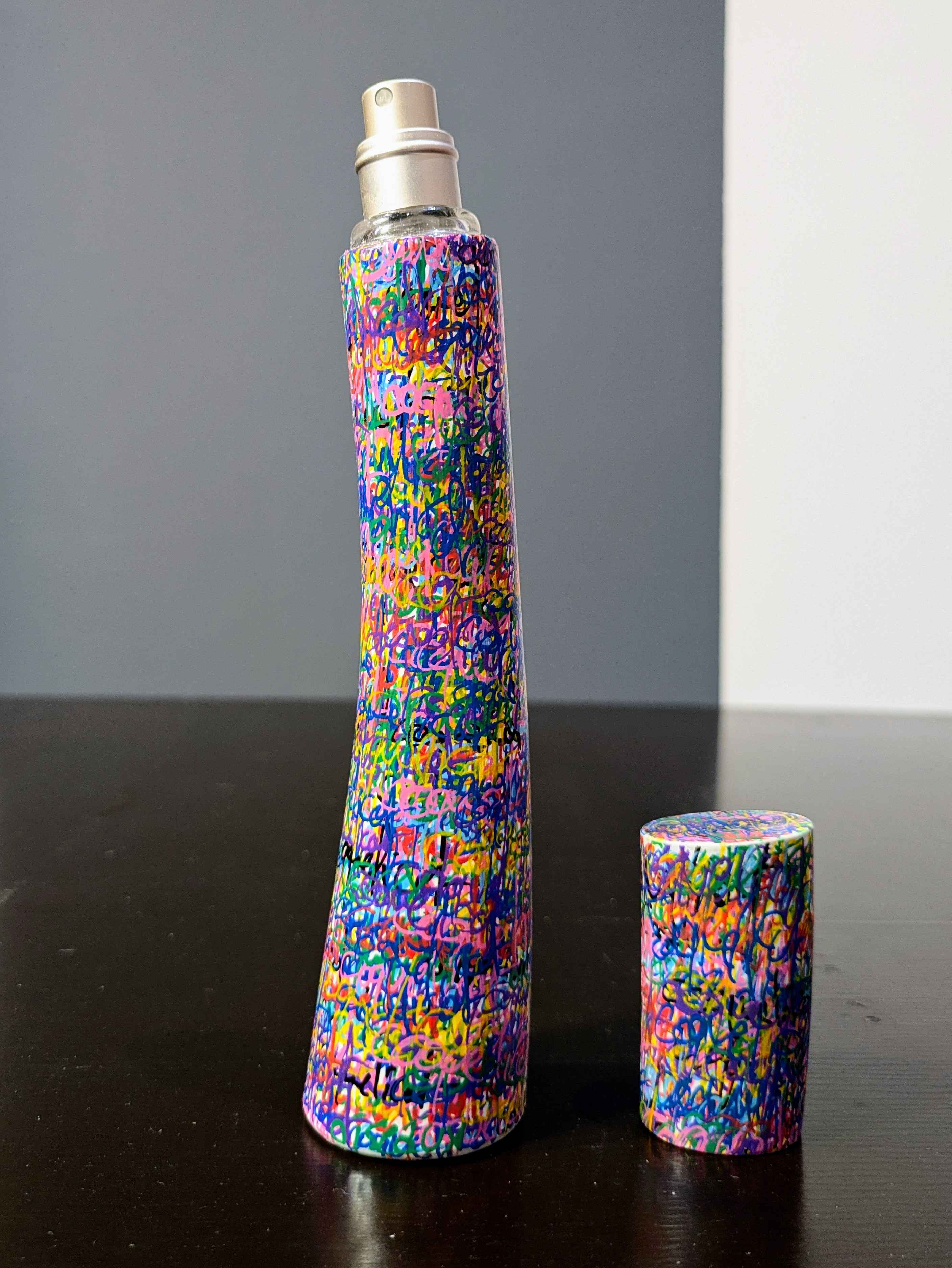 Bouteille de parfum FLOWER by KENZO– Pièce unique peinte à la main