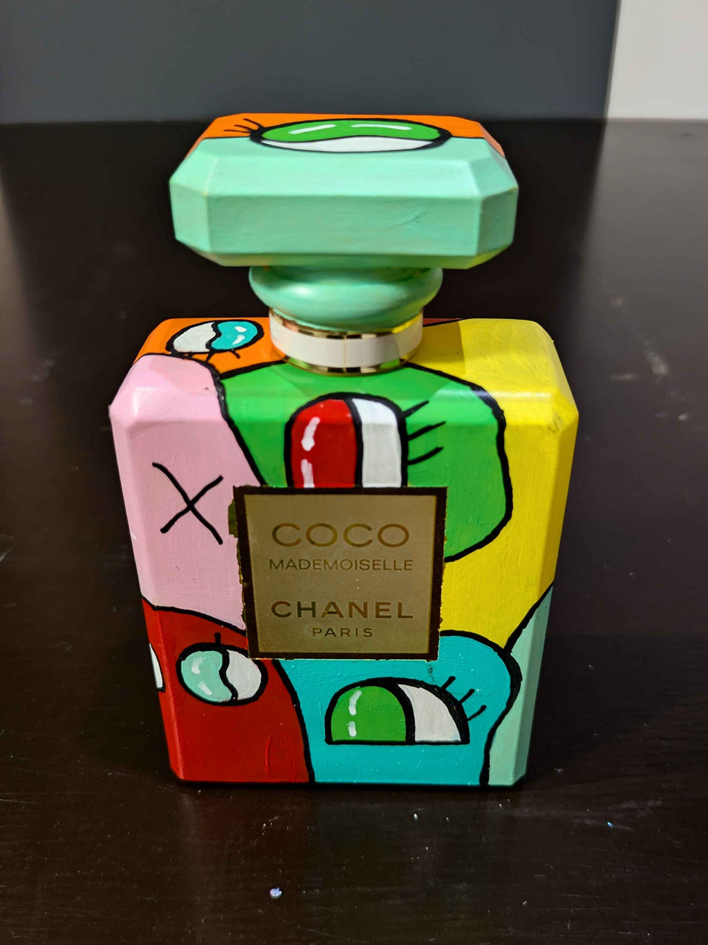 Bouteille de parfum COCO MADEMOISELLE by CHANEL – Pièce unique peinte à la main