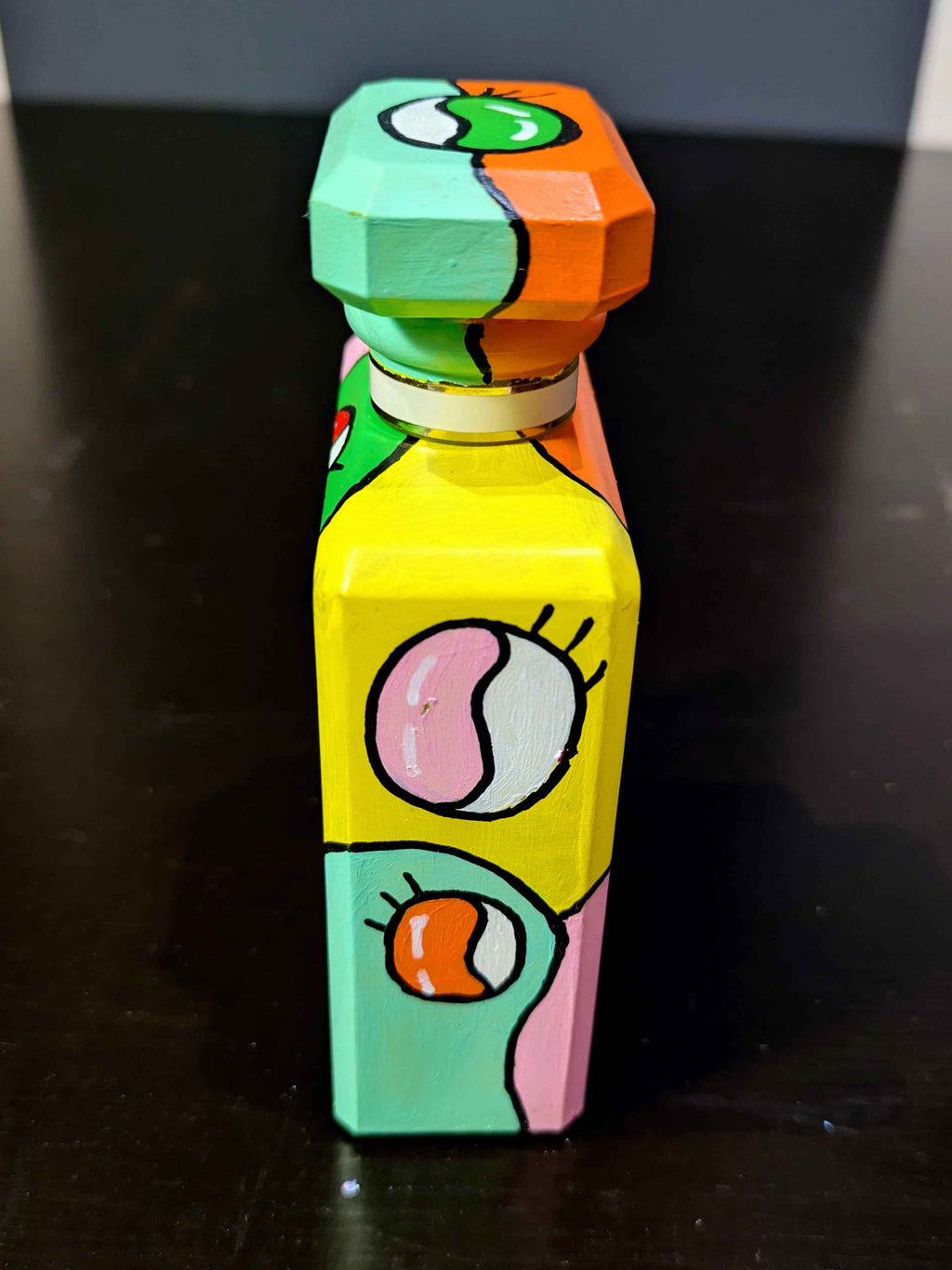 Bouteille de parfum COCO MADEMOISELLE by CHANEL – Pièce unique peinte à la main