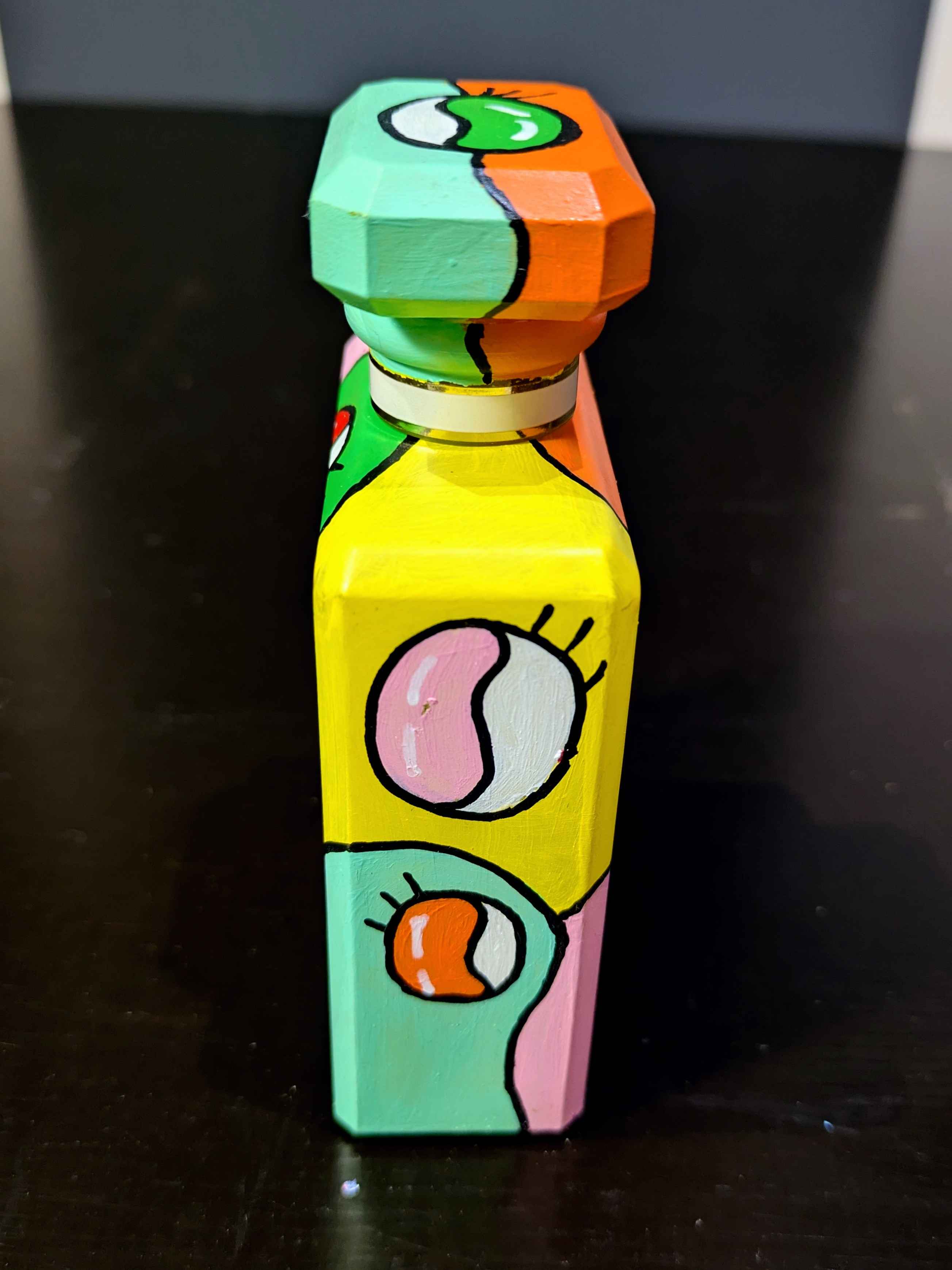 Bouteille de parfum COCO MADEMOISELLE by CHANEL – Pièce unique peinte à la main