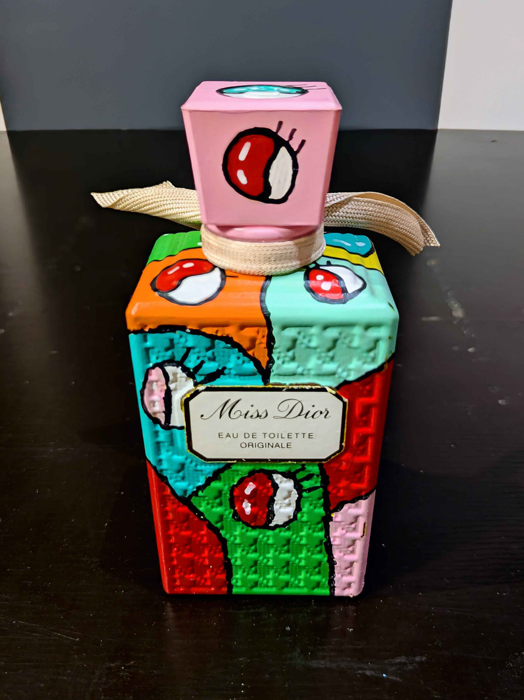 Bouteille de parfum MISS DIOR by DIOR custom – Pièce unique peinte à la main
