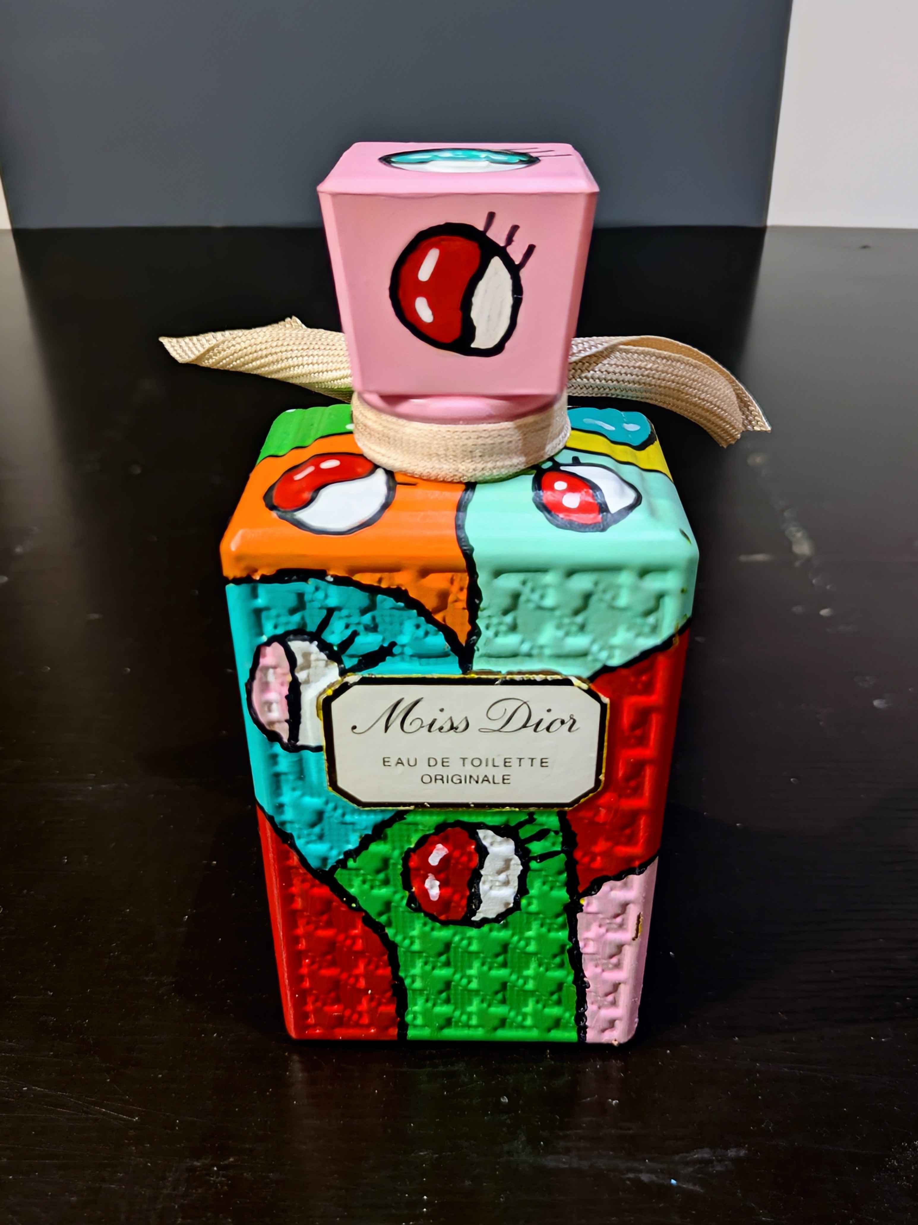 Bouteille de parfum MISS DIOR by DIOR custom – Pièce unique peinte à la main