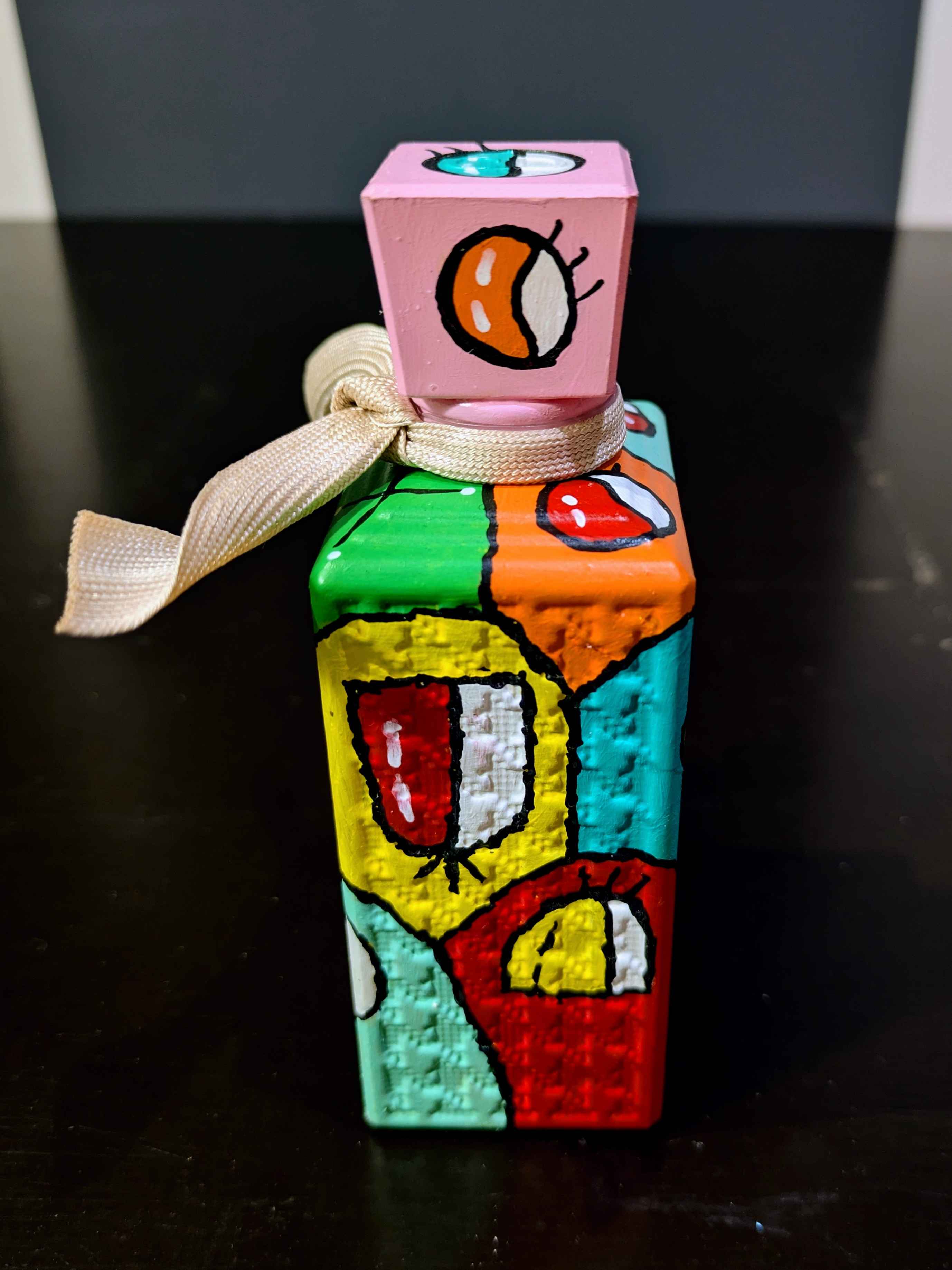 Bouteille de parfum MISS DIOR by DIOR custom – Pièce unique peinte à la main